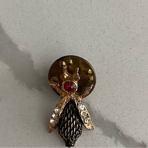 Vintage Ballou gold tone bee brooch